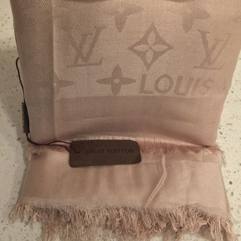 Louis Vuitton scarf. Real.