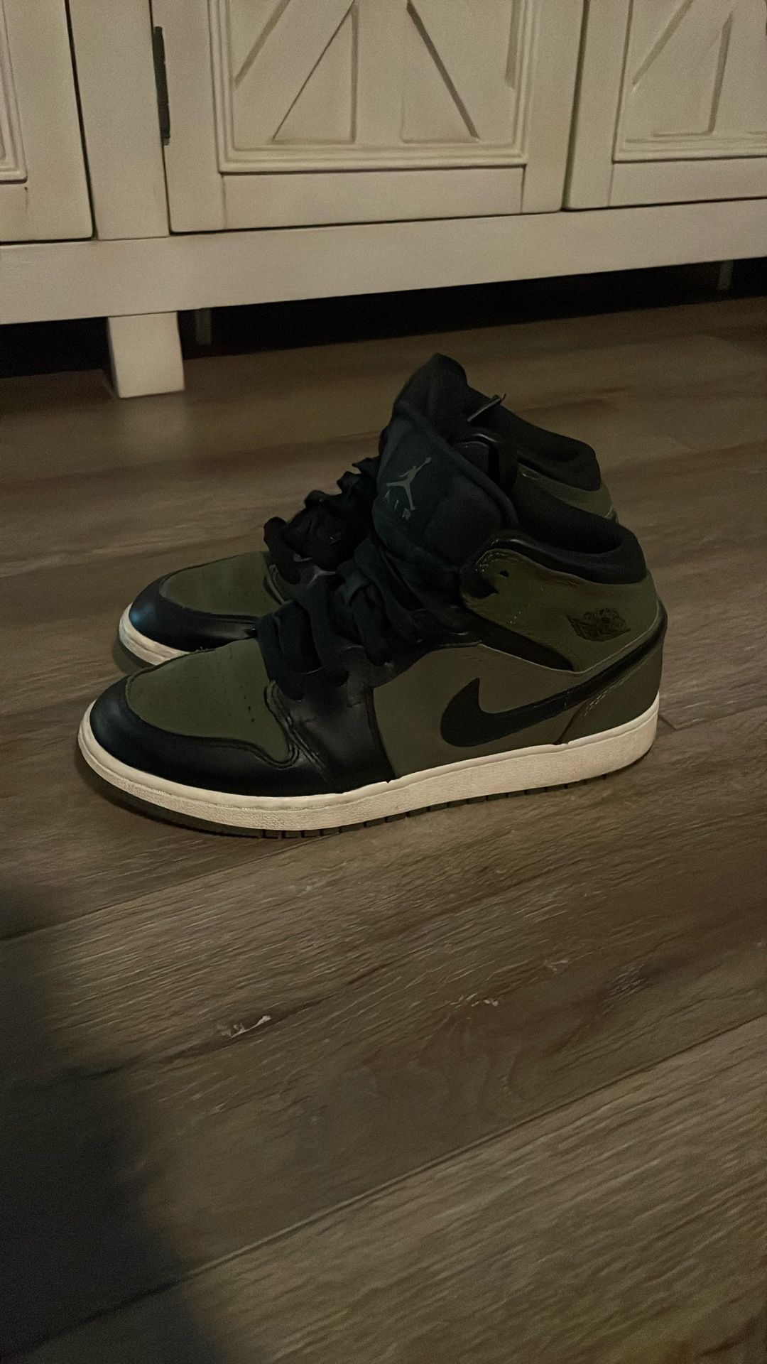 Jordan 1 Mid
