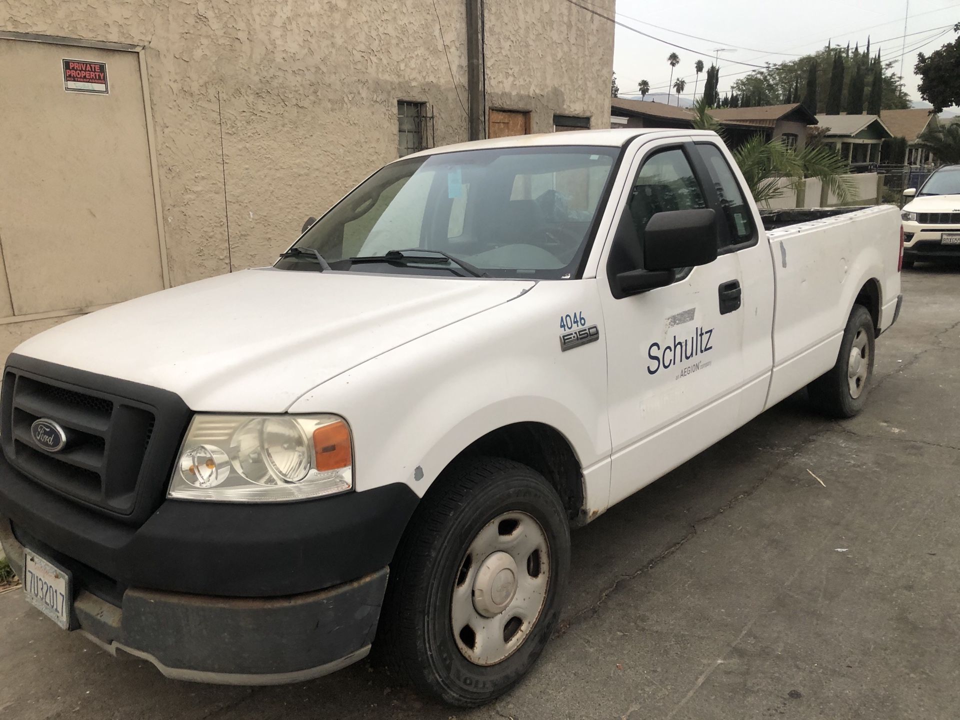 2005 Ford F-150 Gasoline flatbed truck