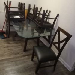 6 diamond table chairs with a glass table.Nothing wrong with it.2 in table one, coffee table and some picture frames.Everything must go