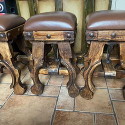 Set Of Barstools Heavy Duty, Genuine Leather/ 3 Bancos De Madera Excelentes Condiciones 