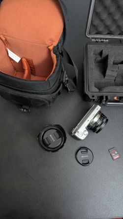 Sony Nex-5n mirrorless camera with 2 lenses and 2 carrying cases