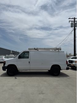 2012 Ford E350 Super Duty