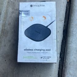 MOPHIE WIRELESS FAST CHARGING PAD