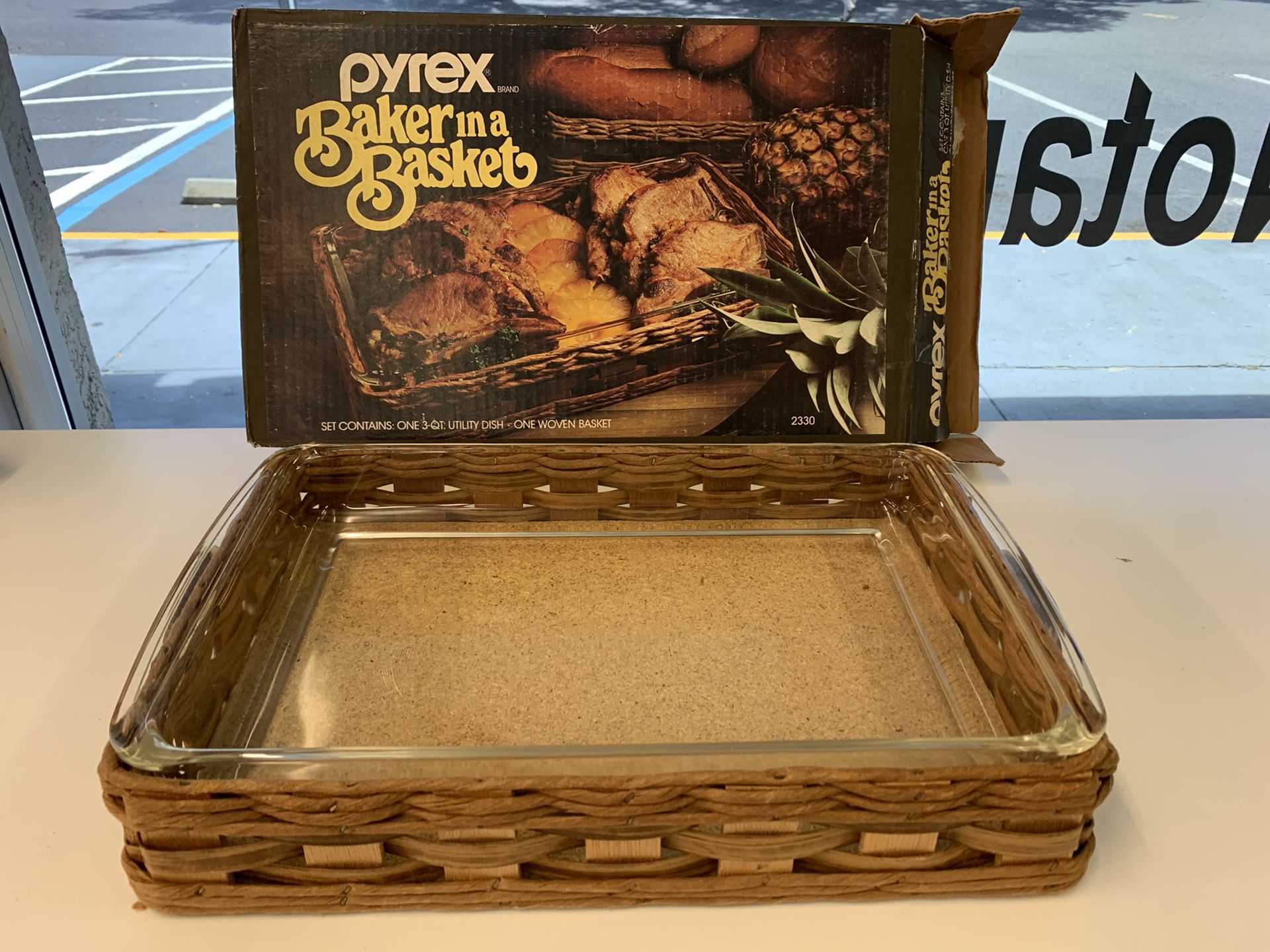 Pyrex Baker in basket glass dish tray