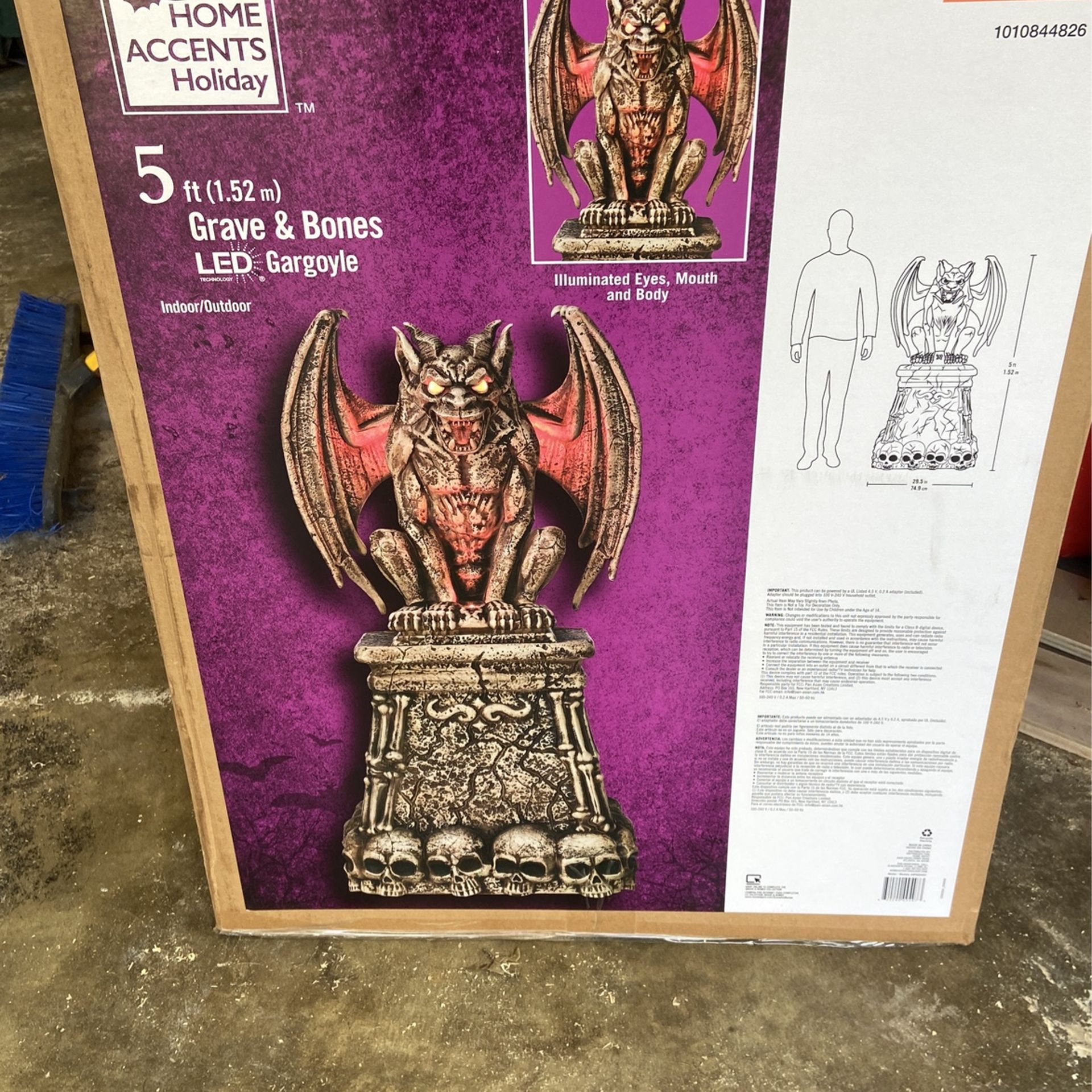 5ft Grave & Bones Gargoyle