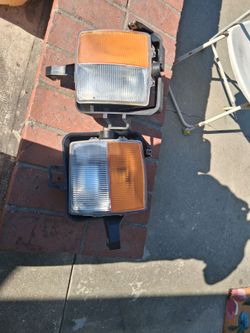 Pair of fog lights 05 cadillac cts