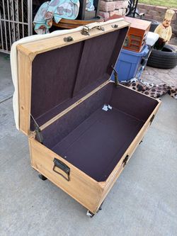 Storage Wooden Storage Trunk with Wheels