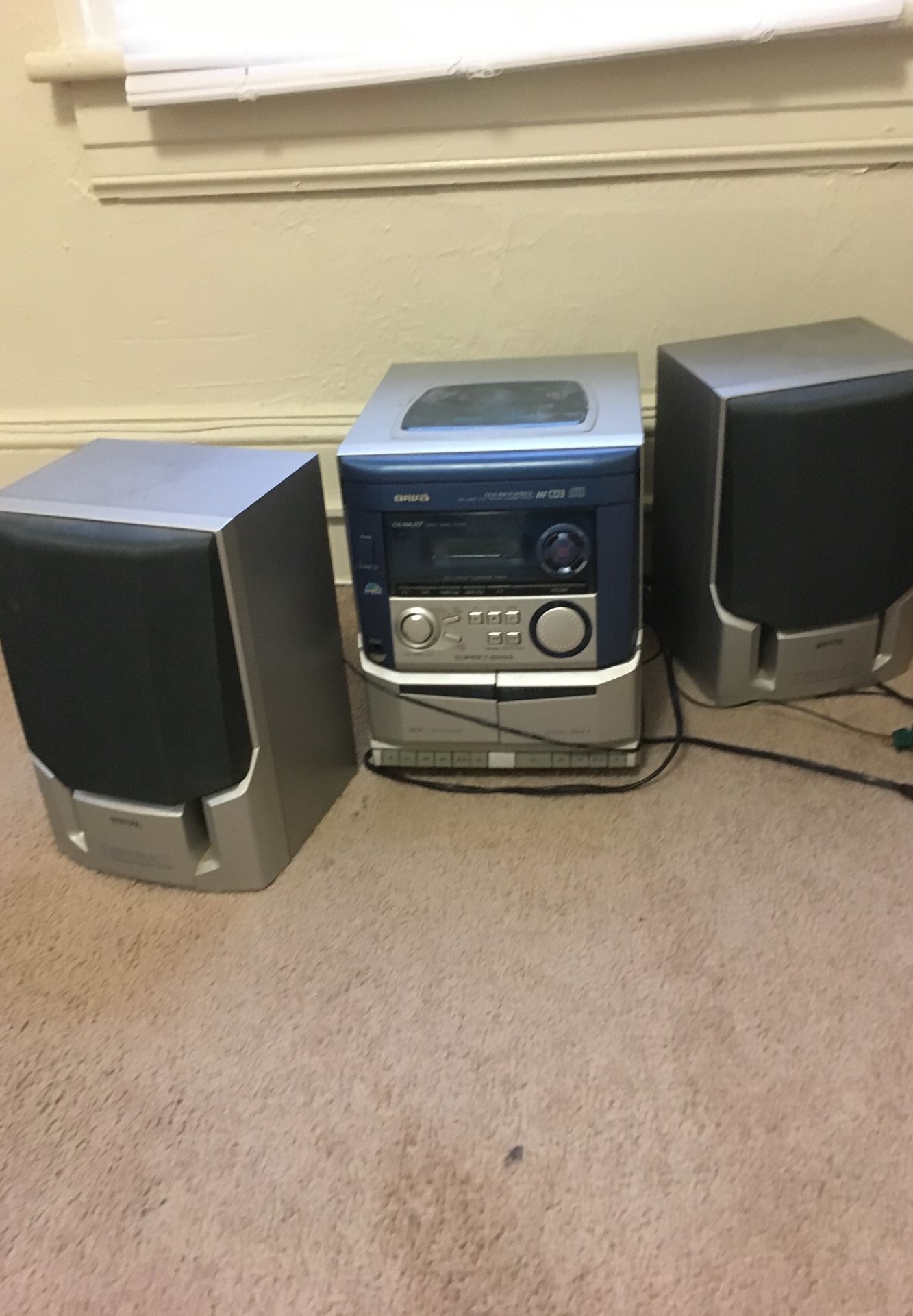 Awa CD-R/RW playback stereo with speakers