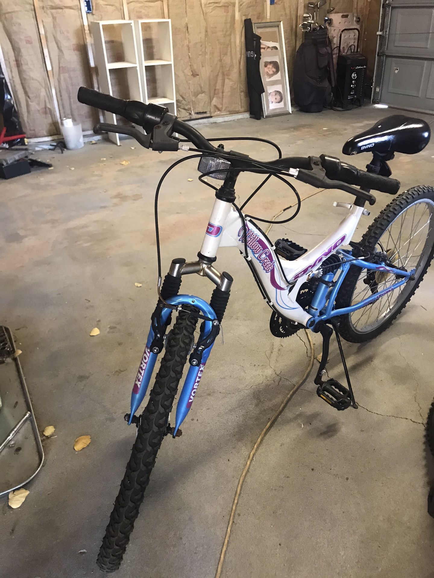 24” wheel girls mountain bike w front n rear shocks