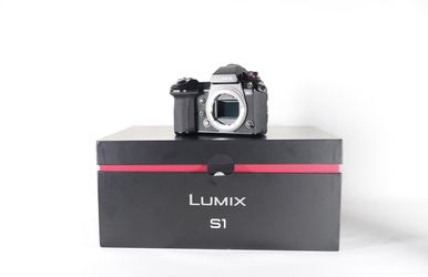 LUMIX S1 full frame mirrorless camera