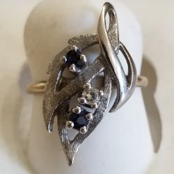 Ring 14kt White gold Diamond and Saphire 