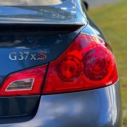 Infiniti G37 Sedan OEM Taillights 