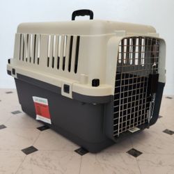 Plastic transport box for dogs/ cats