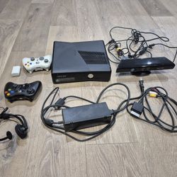 Xbox 360, Kinect Sensor, 2 Remotes,5 Free DVD Games