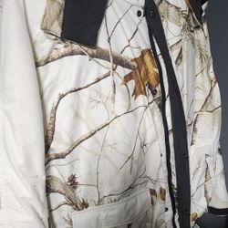 Hunting Jacket also comes with https://offerup.co/faYXKzQFnY?$deeplink_path=/redirect/ new condition Size is extra large.