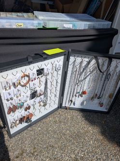 JEWELRY, BEAD, AND CRYSTALS LOT