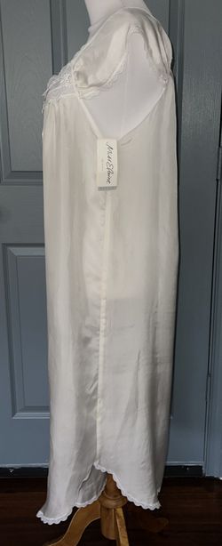 Miss Elaine Silk Essence Vintage 100% Silk Lace Trim Ivory Long Nightgown.  Made In USA. for Sale in Woodbridge, VA - OfferUp