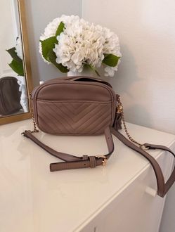Small brown purse with strap $5
