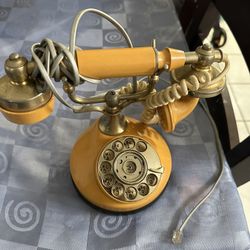 Telephone Antique