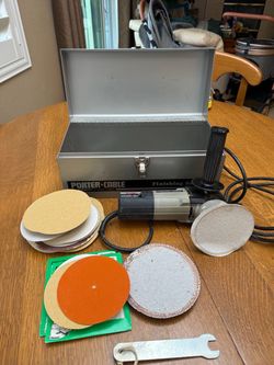 Porter cable, finishing sander with carrying case and extras