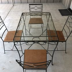 1940s Wrought Iron Table. 4 Chairs. Glass Top. 43x29x29 XLNT