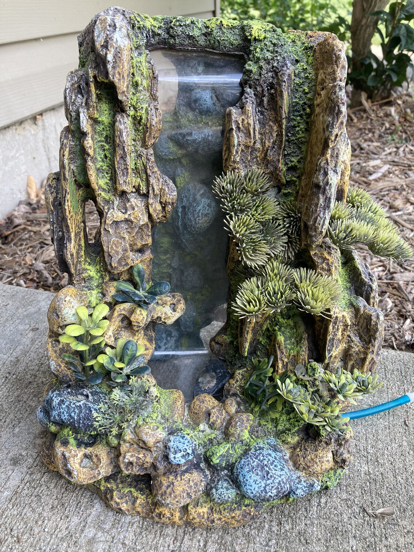 Aquarium Bubbler Waterfall Looking With Fish Entrance