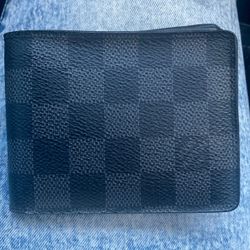 100% Authentic Louis Vuitton Mens Bi-fold Wallet