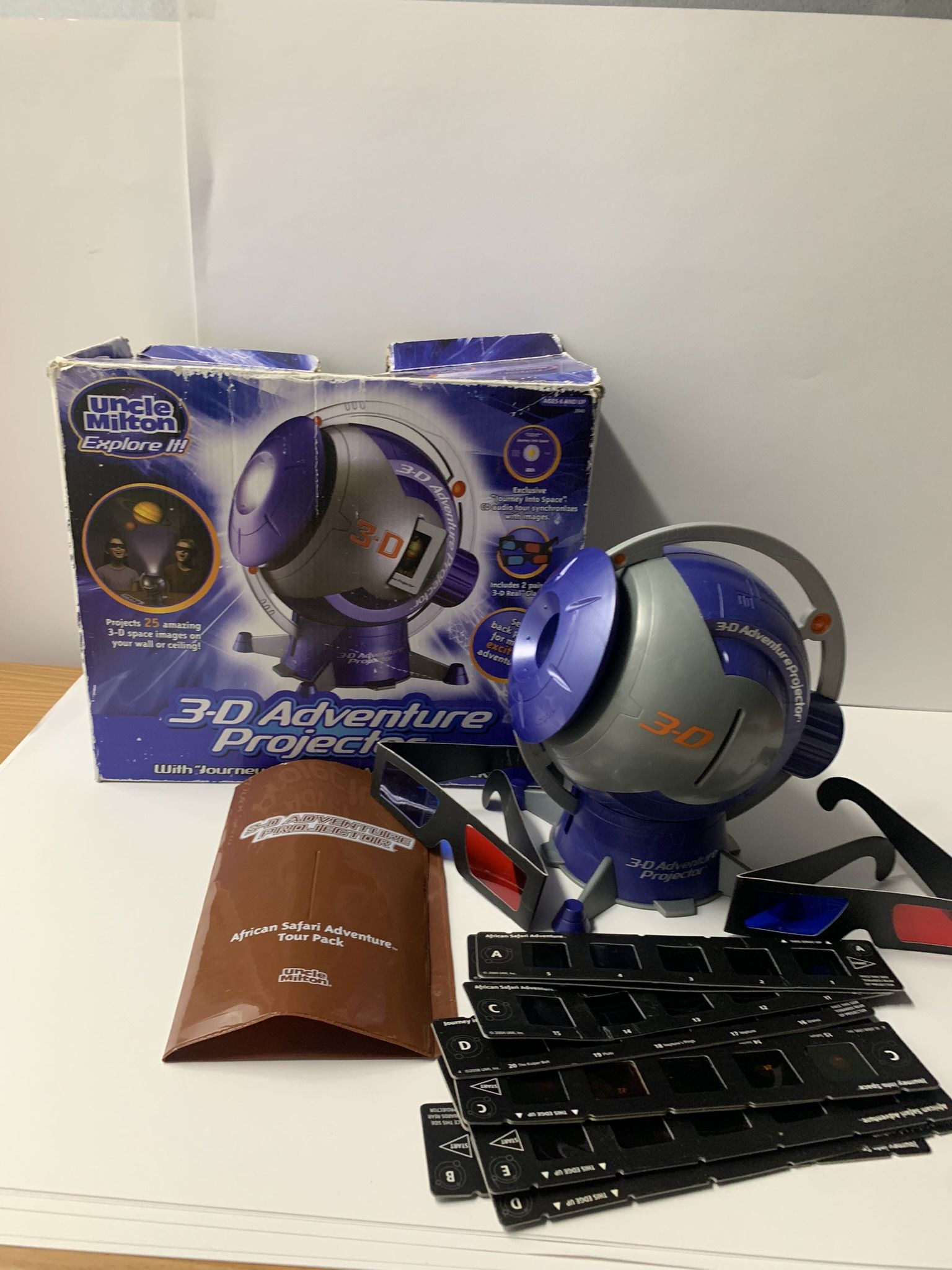 Uncle Milton 3D Adventure Projector Kid Ed Learning Toy Journey Into Space