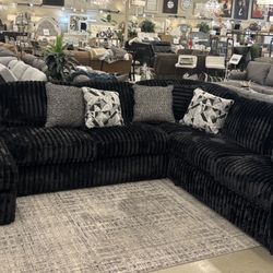 4 Pc Sectional With Chaise 