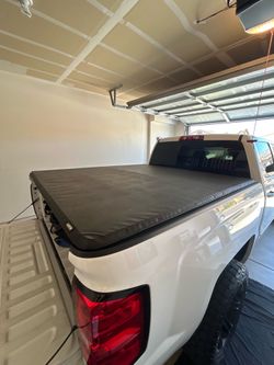Gator soft tonneau cover 2016 Chevy Silverado 5’8” bed