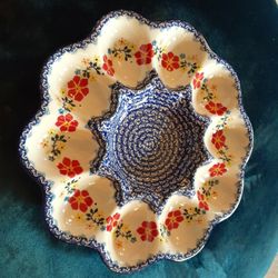 EXQUISITE Boleslaweic Unikat Made in Poland 11" Devilled Egg & Dip Bowl.
Several other Boleslaweic ceramics are sold separately.
