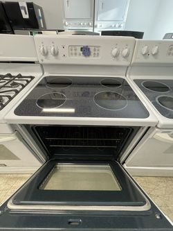 Ge Electric Stove Used Good Condition With 90days Warranty  Thumbnail