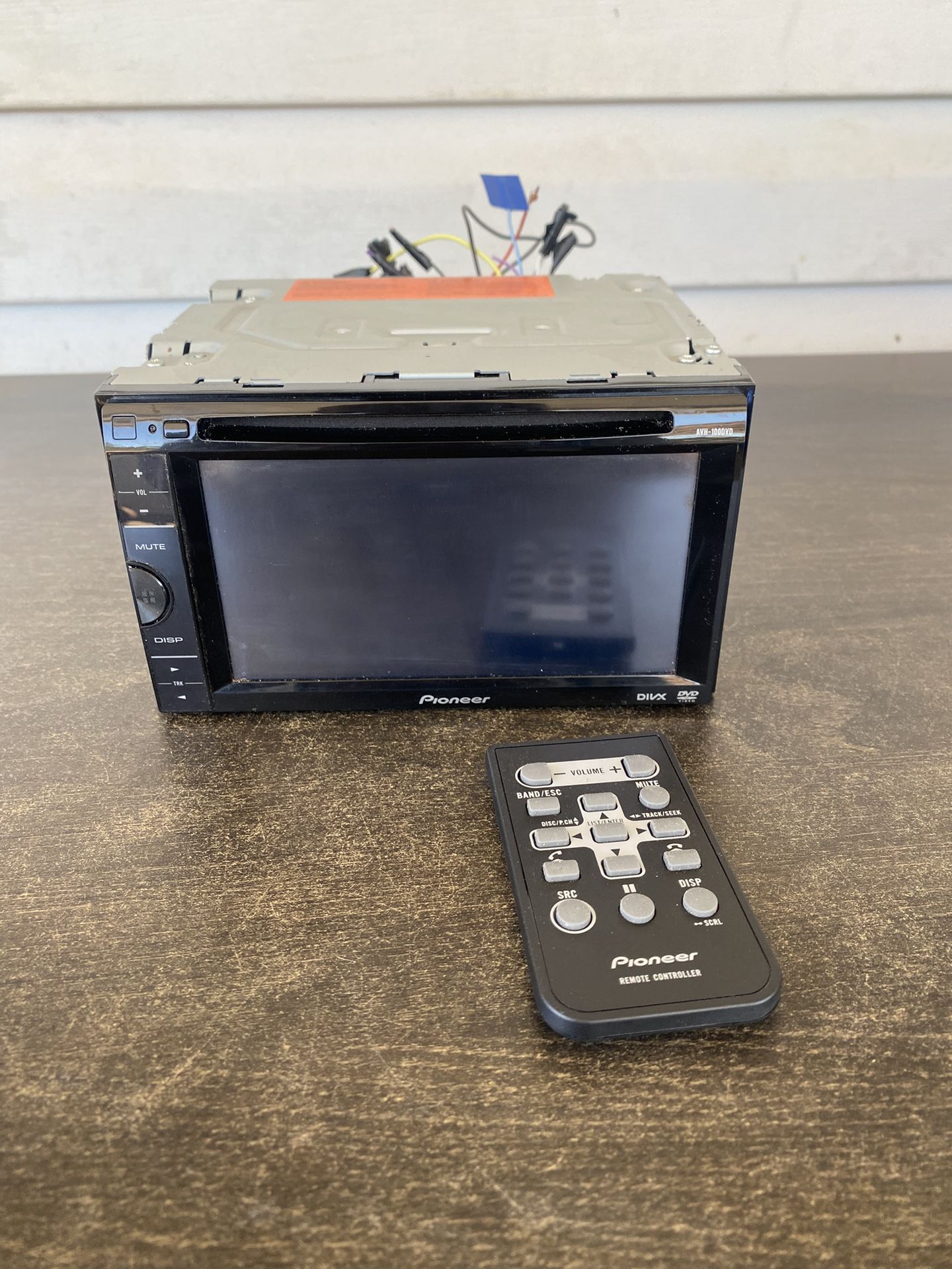 Pioneer AVH-100DVD Car DVD Player AM FM CD iPhone Android USB Aux 6.1" 50w x4Ch