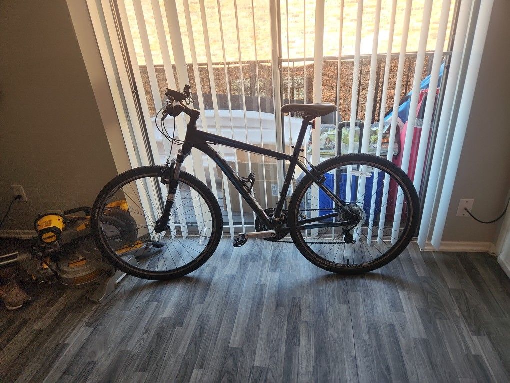 FUJI TRAVERSE 1.5 MOUNTAIN BIKE..SIZE M..LIKE NEW