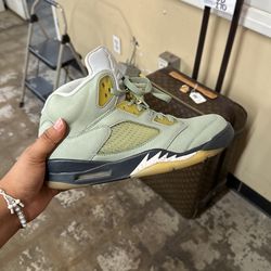 Light Green And Black Jordan’s Size 10.5 Men’s 