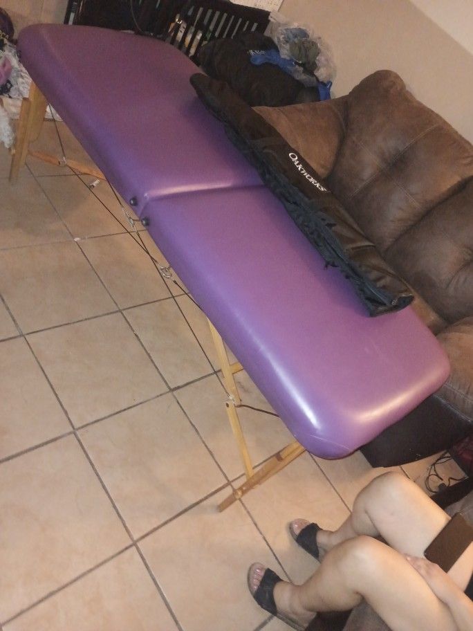 Oakworks Portable Massage Table for Sale in Chandler, AZ OfferUp