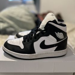 Jordan 1 Panda Mid (Women) size 6
