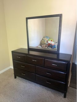 7-drawer dresser