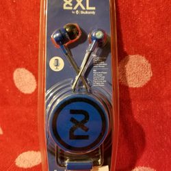 Skullcandy Samsung JVC Apple iPhone
Aux earbuds headphones ear bud many different types of Earbuds  available Bz1
