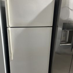 Brand new Apt Size Refrigerator 