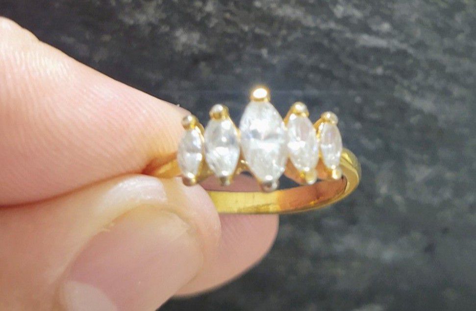 Gorgeous Realistic Cubic Zirconia Ring