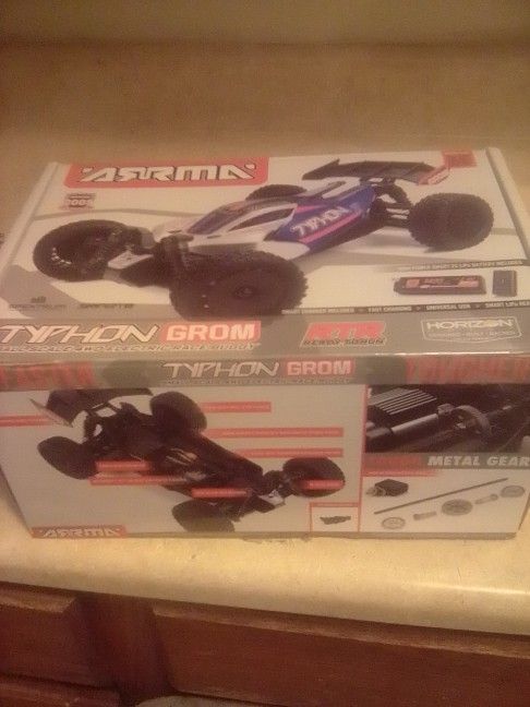 Typhon Groom Remote Control Car