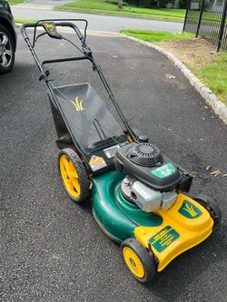 Self propelled lawnmower