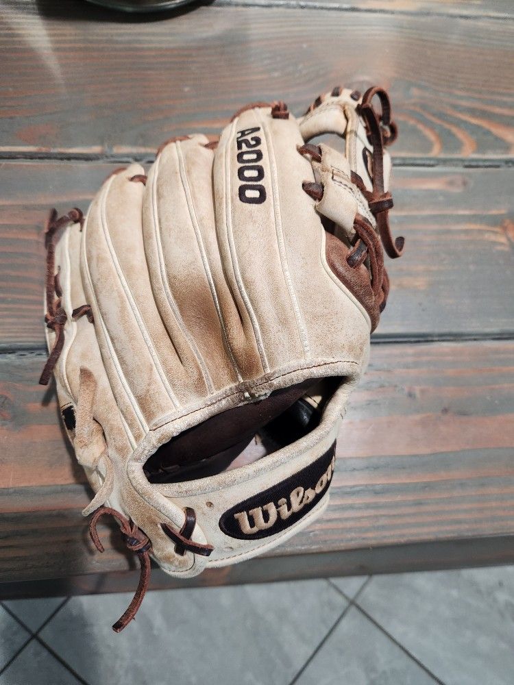 Wilson A2000 Baseball Glove
