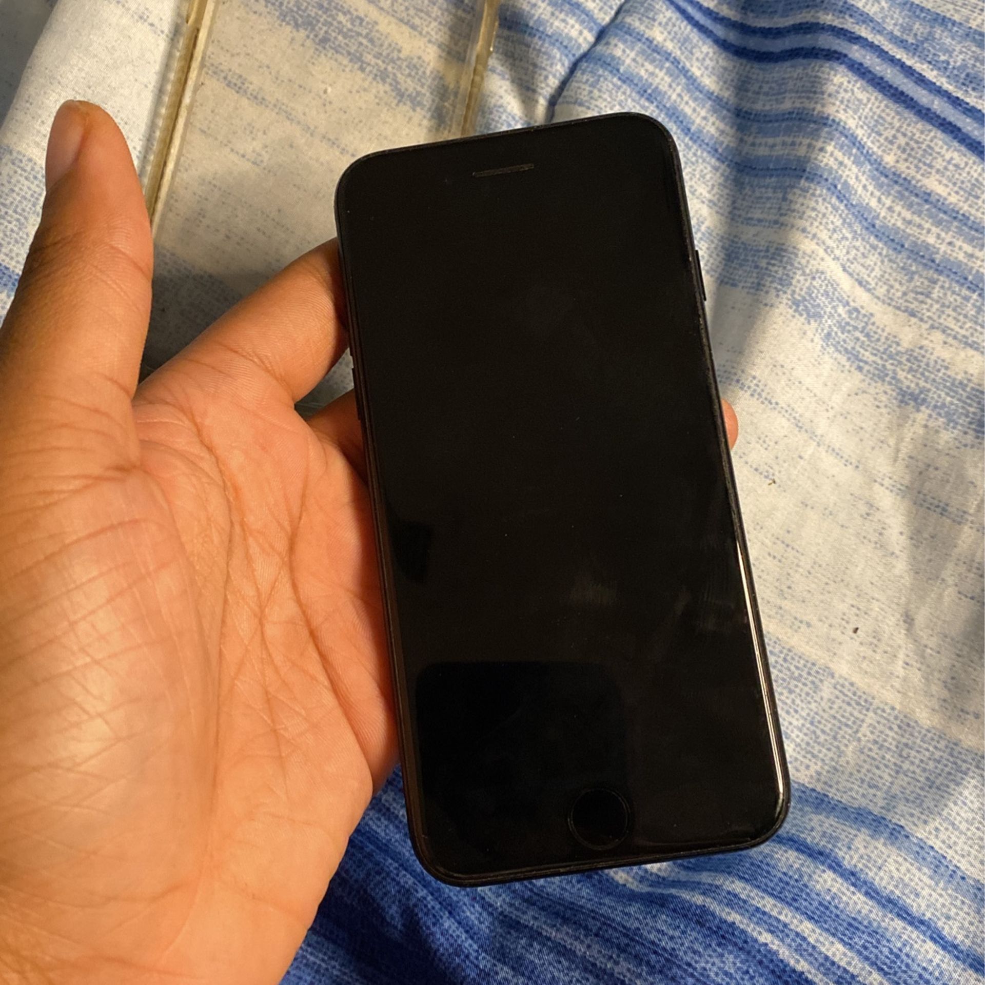 iPhone 7 W/ Case 