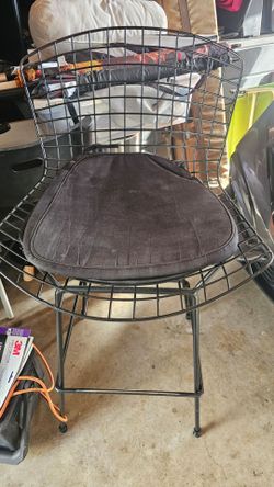 Metal bar chairs with coushins