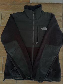 Woman north face fleece jacket