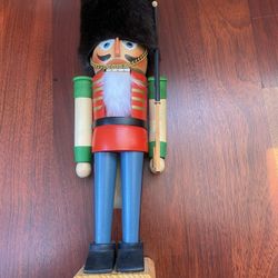 STEINBACH NUTCRACKER PALACE GUARD