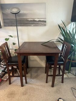 Moving: Table With Two Chairs